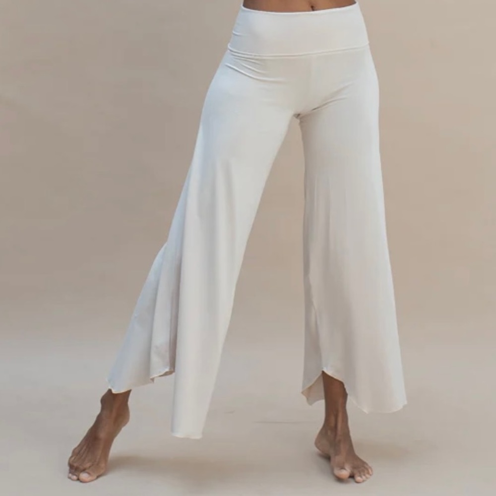 Indigo Luna, Layla flares in off white.